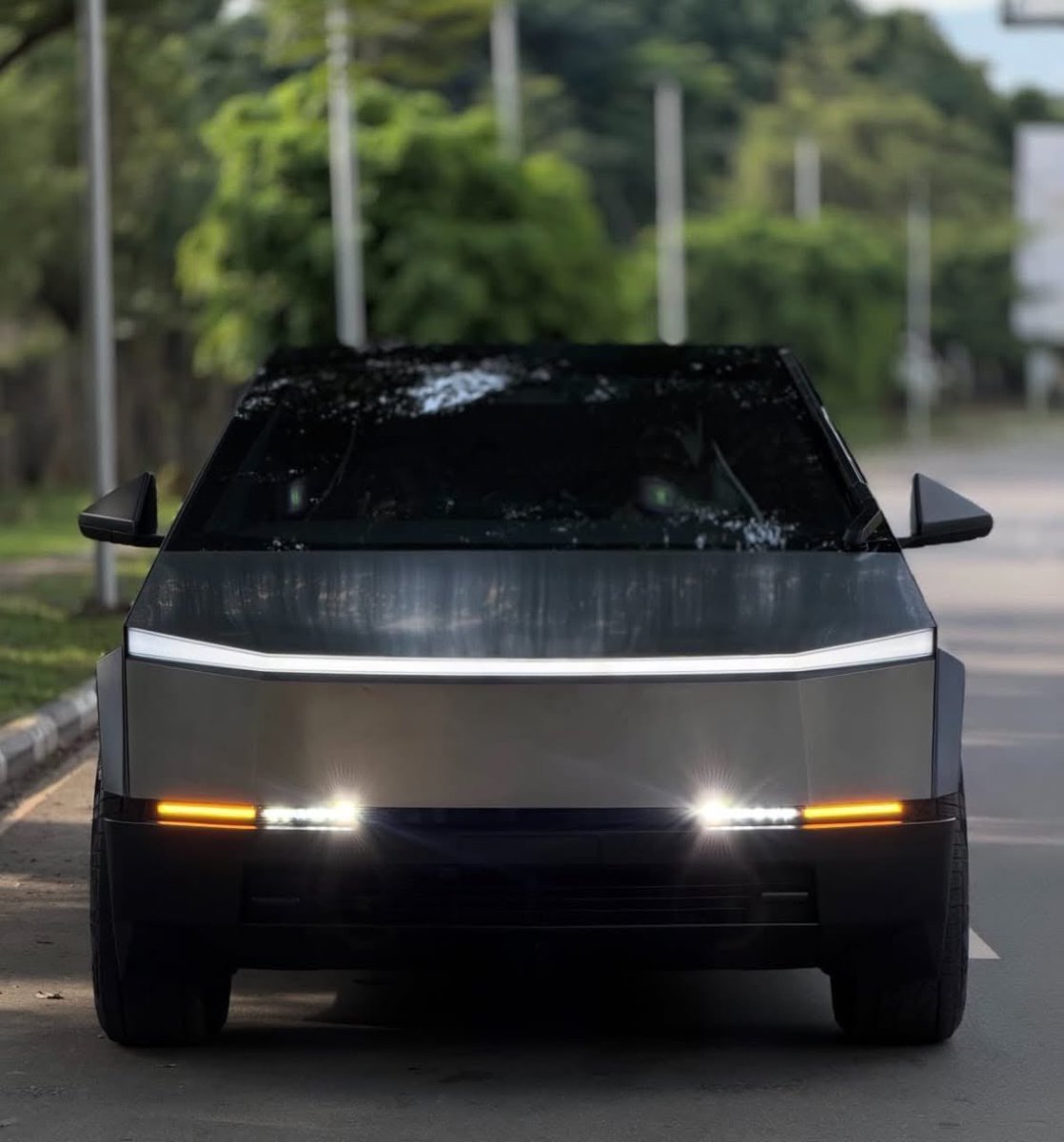 NewAgeCorper's tweet photo. 🚘⚡ PREMIUM DEAL — 2025 TESLA CYBERTRUCK 🔥
💎 *2025 Model | Futuristic Electric Vehicle*
📱 Advanced technology | Modern premium interior
🌟 Built for performance, utility, and adventure
📜 *Duty Paid ☑️*
💰 *Price: ₦199M*
📍 *Location: Lagos 🇳🇬*
📞 Call/WhatsApp: ** DM https://t.co/2hmDnGE2B8