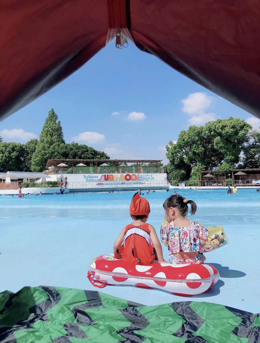Rin3493's tweet photo. 6年前と同じテント内から⛺️ﾊﾟｼｬﾘ📷
子達のポジ間違えた

空の色も間違えた？🤔？気のせいかな

楽しさはあの時と変わらない🫡✨
今年はたくさんプール行きました🛟

#としまえんプール
#西武園ゆうえんちプール https://t.co/Xrt2wUkPB0