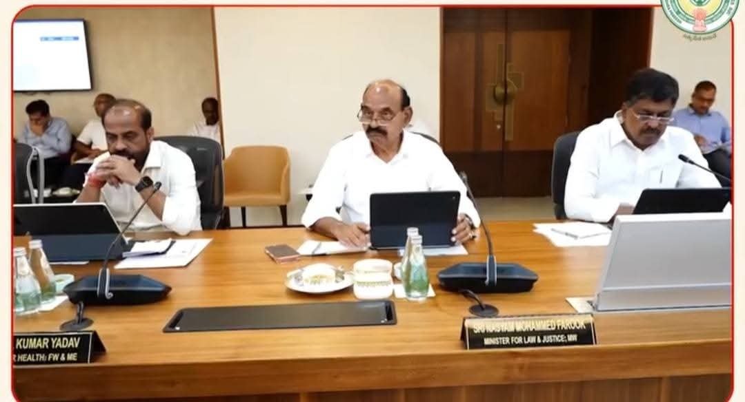 nmdfarookmla's tweet photo. రాష్ట్ర అభివృద్ధి.. ప్రజా సంక్షేమమే ధ్యేయంగా కీలక నిర్ణయాలు.

గౌరవ ముఖ్యమంత్రి శ్రీ @ncbn గారి అధ్యక్షతన రాష్ట్ర సచివాలయంలో ఈరోజు నిర్వహించిన రాష్ట్ర క్యాబినెట్ సమావేశంలో సహచర మంత్రులతో కలిసి పాల్గొన్నాను.

రాష్ట్ర సమగ్ర అభివృద్ధి, ప్రజా సంక్షేమానికి సంబంధించిన పలు అంశాలపై క్యాబినెట్‌లో చర్చించాం. ప్రజల ఆకాంక్షలకు అనుగుణంగా రాష్ట్రాన్ని అభివృద్ధి పథంలో మరింత ముందుకు తీసుకెళ్లేందుకు సమష్టిగా కృషి చేస్తున్నాం.
#ChandrababuNaidu #CabinetMeeting  #AndhraPradesh