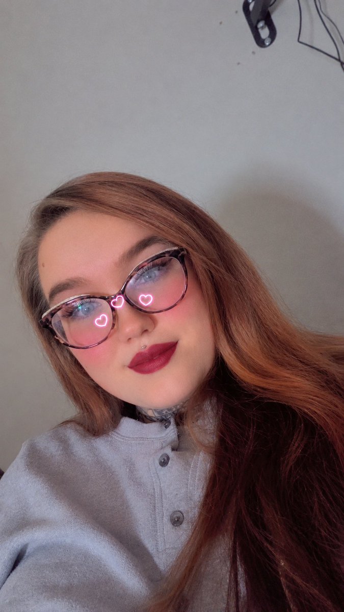 mamamoo00376862's tweet photo. got heart eyes for you do I look cute? be honest 💕👓
#CreatorsOnX 
#adultcontent
#onlyfans
#cutepics https://t.co/qoOc4Ge1uZ
