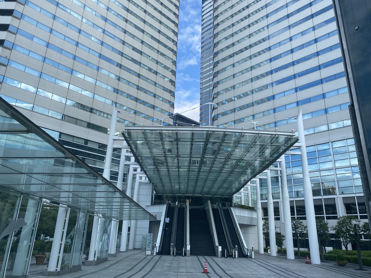 kiimakuma's tweet photo. 今年はシルバーウィーク後半も充実しておりました！
昨日は、第一生命ホールにてバッハプログラム。
今日は大学時代の門下の発表会でした！
（私は、今年はソロは弾かず裏方＋最後の合奏）
やはり若い人のエネルギーは凄い！
また、先輩方もソロも✨
色々と胸が熱くなる1日でした🥺 https://t.co/drkh6kvQNA