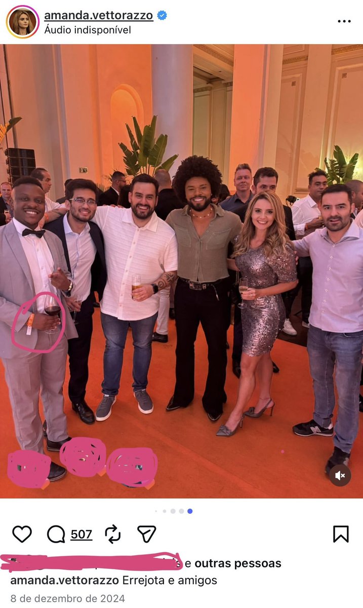VisonarioMissao's tweet photo. @CascaGrossaReal O camarote era do Vorcaro, mas o missão só estava curtindo o carnaval com dinheiro de ??? https://t.co/HVGBsZOn2Y