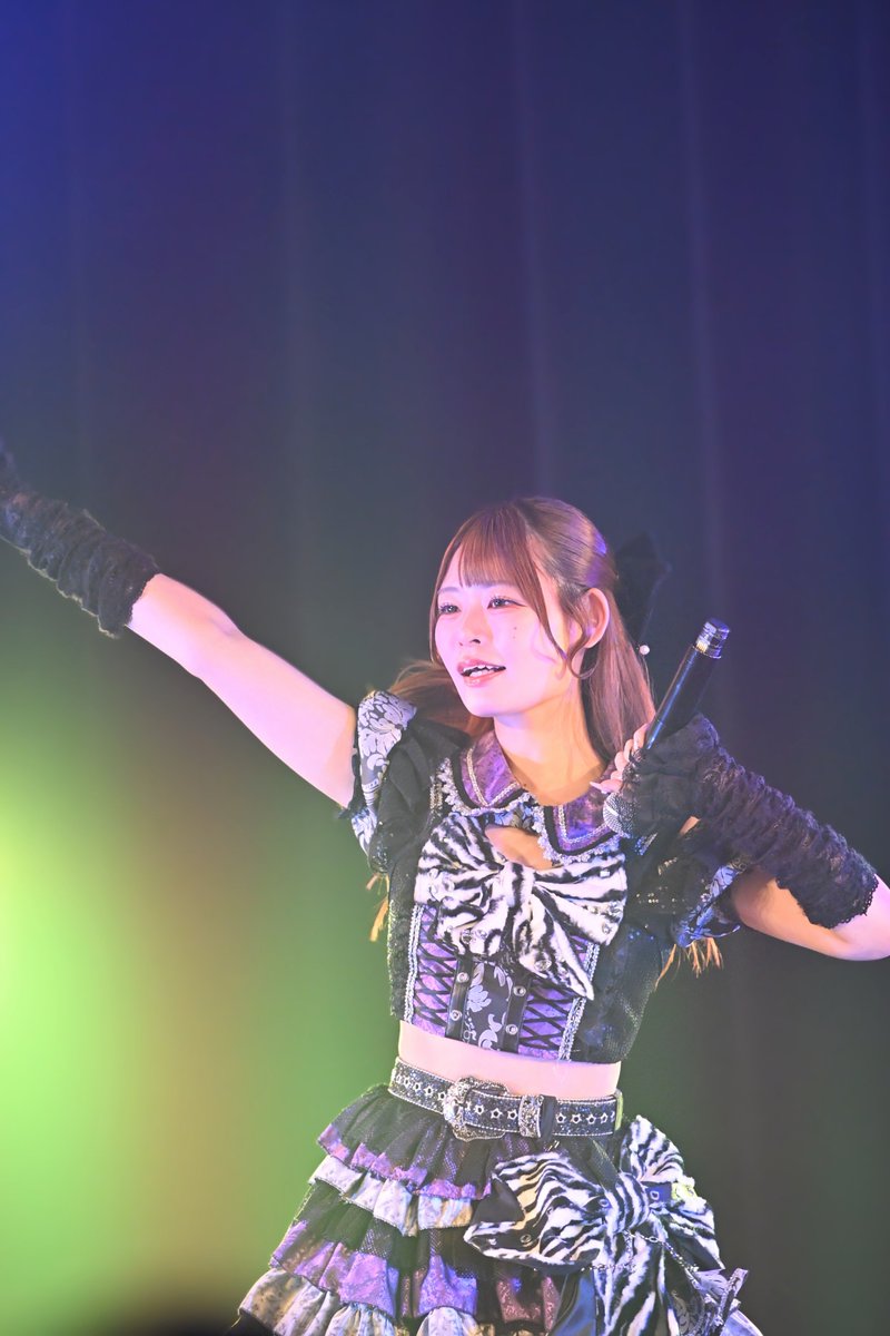 brz1247's tweet photo. 9/23 O-STAR FES-ZERO- in Zepp NAGOYA
#椎名ゆい
#パルクラ
「Resonate」の時同担４人並びの我々に１人１人レスくれるゆいちゃん🦭　振付けで「ちょうど４回だっ！」って発想が天才過ぎる👏👏
Zeppの広い��場で見つけてくれるだけでも嬉しかったよ💜🐬 https://t.co/Ump8hwSnou