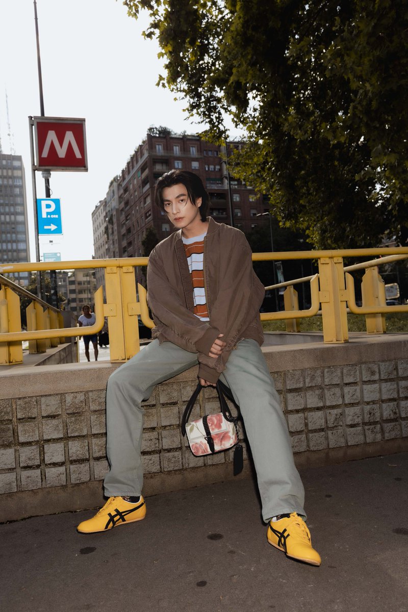 Gulfkanawutofc's tweet photo. กลัฟ​ @gulfkanawut​ ขอเสิร์ฟลุคหล่อๆ​ ก่อนร่วมชมแฟชั่นโชว์ Onitsuka Tiger Spring/Summer 2027 ใน Milan Fashion Week ประเทศอิตาลีในค่ำคืนนี้

#OnitsukaTigerSS27xGULF
#OnitsukaTigerSS27
#OnitsukaTiger
#GulfKanawut ​#MFW
@OnitsukaTiger https://t.co/vjrC1SfvKE