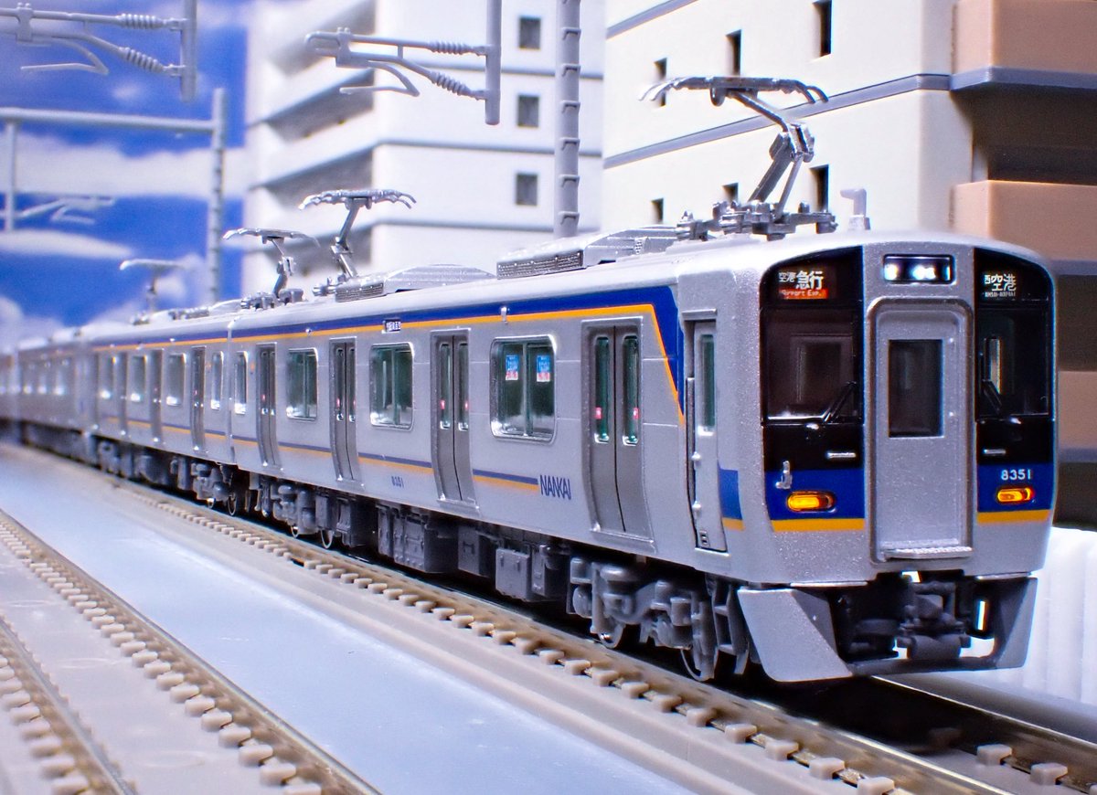 TCDn_gauge's tweet photo. ポポンデッタ南海8300系です
2023年グッドデザイン賞に相応しいスタイリッシュな車両を忠実に再現した製品ですね😍
南海線高石駅付近の高架線をイメージして撮影してみました

グレードアップ施工の詳細はツリーにて

#南海8300 https://t.co/jNCepcD0CE