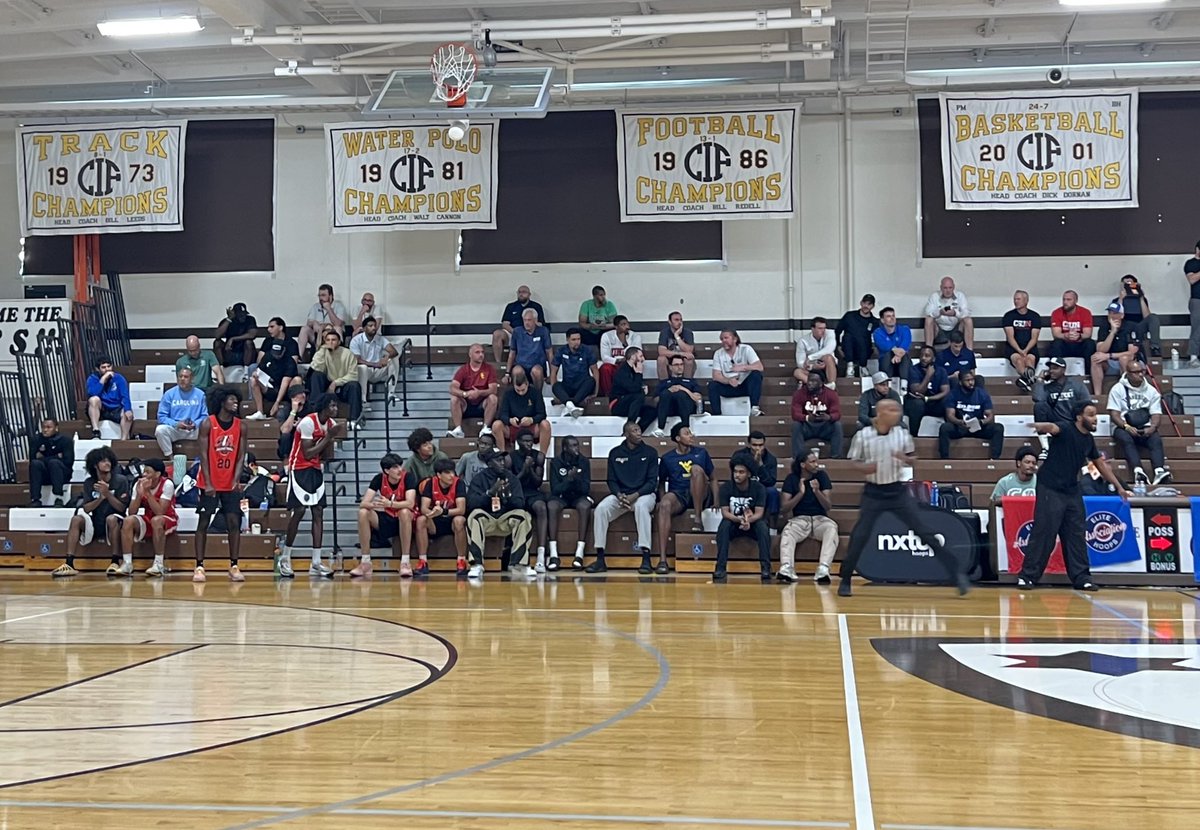 JuliusVElite0's tweet photo. Unbelievable amount of College Coaches Day 1 of @hsfallinvite :
Kentucky, UCLA +2, Cincinatti, Duke, North Carolina, Arkansas,, Boston College, Tennessee, Louisville, Creighton HC, BYU, Oregon, Missouri, Nebraska, Washington, Cal Poly SLO HC, Pacific HC, St. Louis, Cal, UC Davis, UC San Diego, Pepperdine, Nevada +2, UNLV, Duquesne, USC +3, CSUN HC +2, San Diego +3, UC Riverside, CS Bakersfield, Oregon St, San Diego St, San Francisco, Long Beach St, Portland, New Mexico, Utah, & more!

@EHACircuit