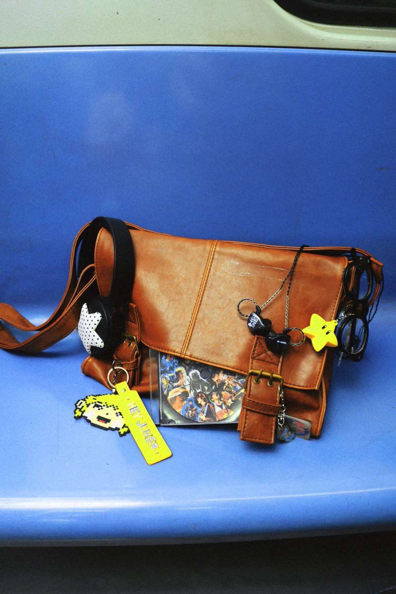 heyjunemusic's tweet photo. choose your commute bag πΌ
Realidad. The Sophomore Album. Sept. 28. https://t.co/13glOooesq
#HEYJUNE #REALIDAD #soupstar #islandrecordsph #newalbum https://t.co/EUDcGQBS9H