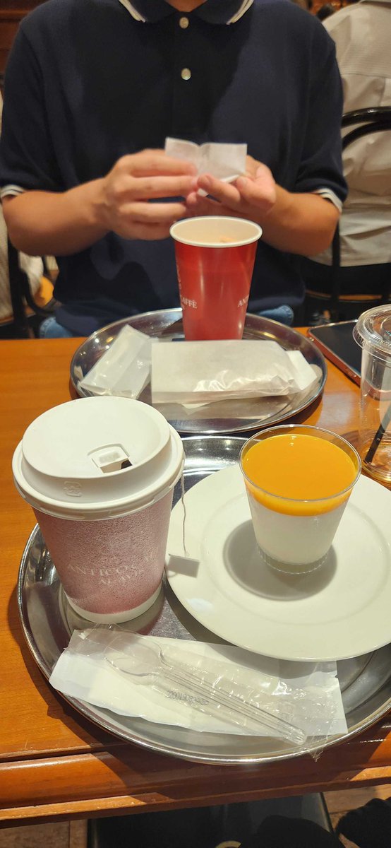 NoiRism_HH's tweet photo. 洒落たカフェ https://t.co/rgiJhylktd