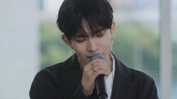 Hanhee1015's tweet photo. 내가 좋아하는 감동적인 에반 무대 영상 🎤✨🎬 https://t.co/WDuYb8wZ0X