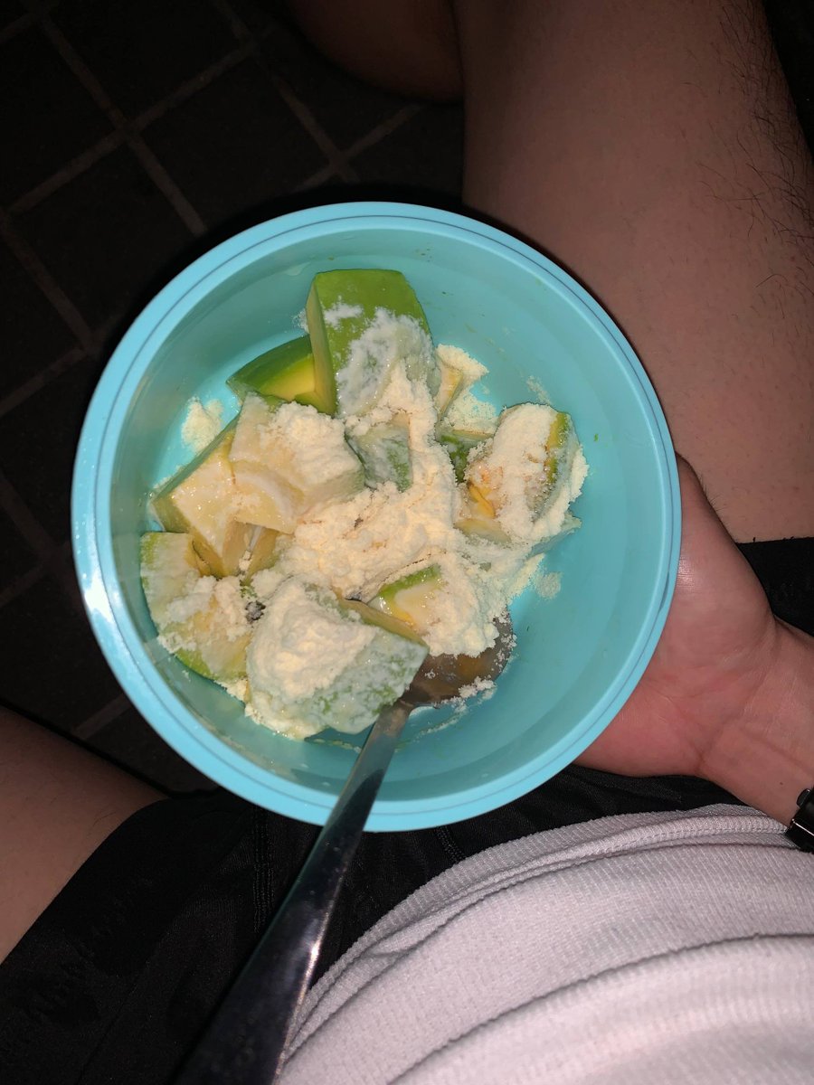 eliooooooooox's tweet photo. Ano ba masarap kainin sa gabi bukod sa Avocado? 😋💦
#alterpinoy #manila #altertaiwan https://t.co/CFeRP9lbqr