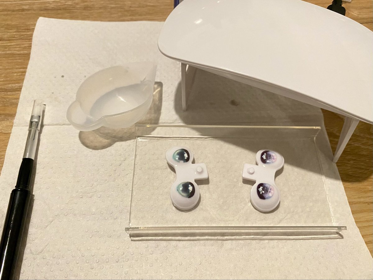 HBCocoon's tweet photo. モフモフおやすみのデカールと、ノーメイク？のアイパーツをつかってアイを作ってみました。

レジンは未知の領域だったけど、100均で色々揃えて試してみました！

ツヤツヤにコーティングされてて凄い✨️
1人で感動(≧▽≦)
レジンアイとかちょっと作ってみたくなっちゃいます♪ https://t.co/P8JKxc4TKJ