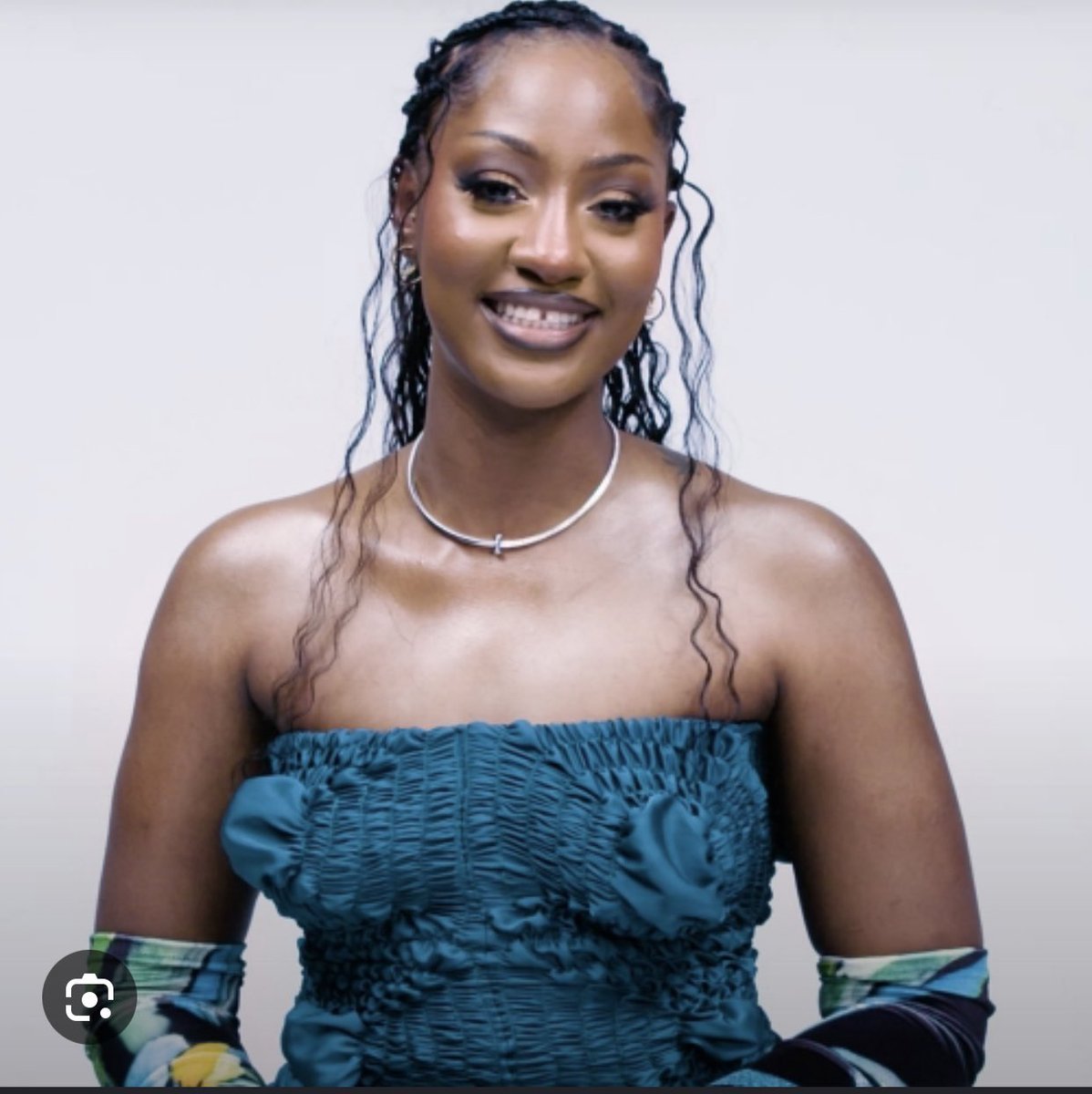 sensimababy's tweet photo. God wey change tems life go locate me👏

Tems before.                      Tems now🥹 https://t.co/vWHZkw7LLf