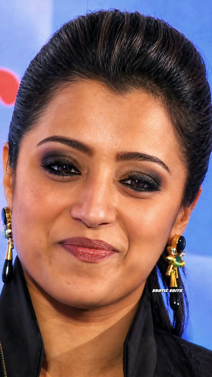 CelebXHub's tweet photo. The Face I like most of Trisha Krishnan 😍

#Trisha
#CelebXHub https://t.co/Zx80M9eQ04