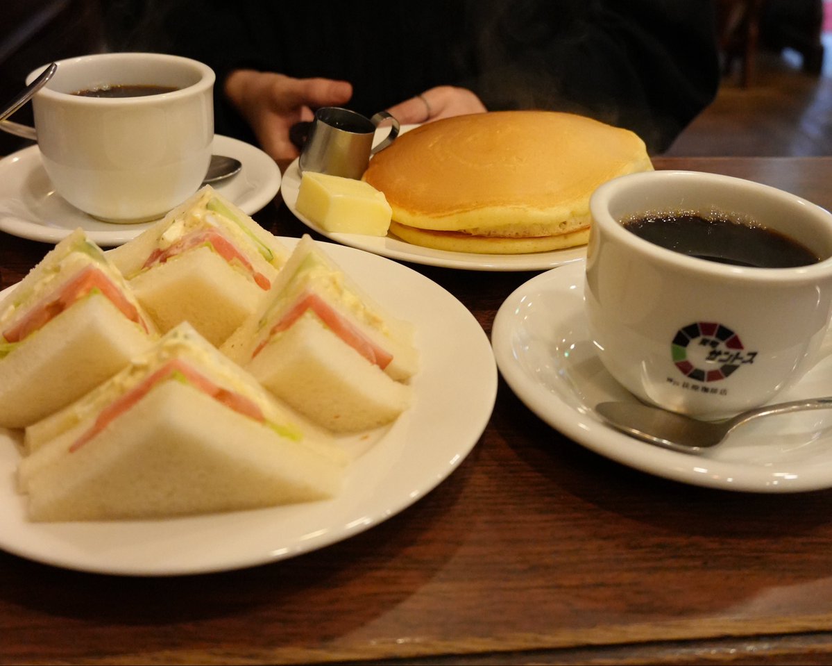 Seratan_0109's tweet photo. 他にも沢山甘いもの食べたけど少しだけ😋 https://t.co/8XXE2FqCAm