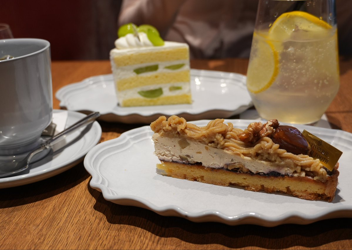 Seratan_0109's tweet photo. 他にも沢山甘いもの食べたけど少しだけ😋 https://t.co/8XXE2FqCAm