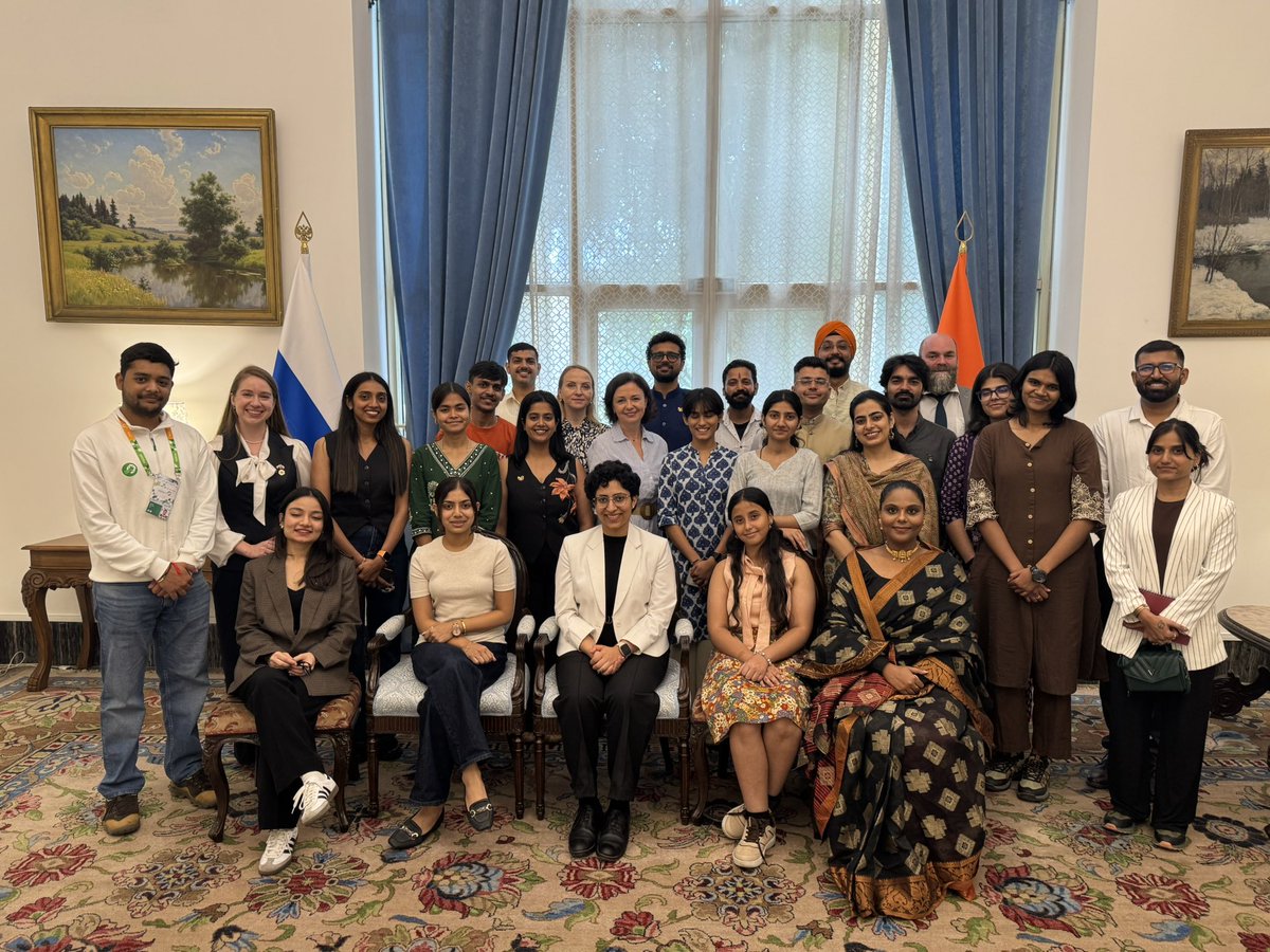 RusEmbIndia's tweet photo. 🇷🇺🇮🇳 On September 23, #Russia diplomats met at the Embassy with #Indian delegates who had returned from the International Youth Festival 2026 held in #Yekaterinburg
More: https://t.co/I2iGBPcZnP https://t.co/aO7WDfAegg