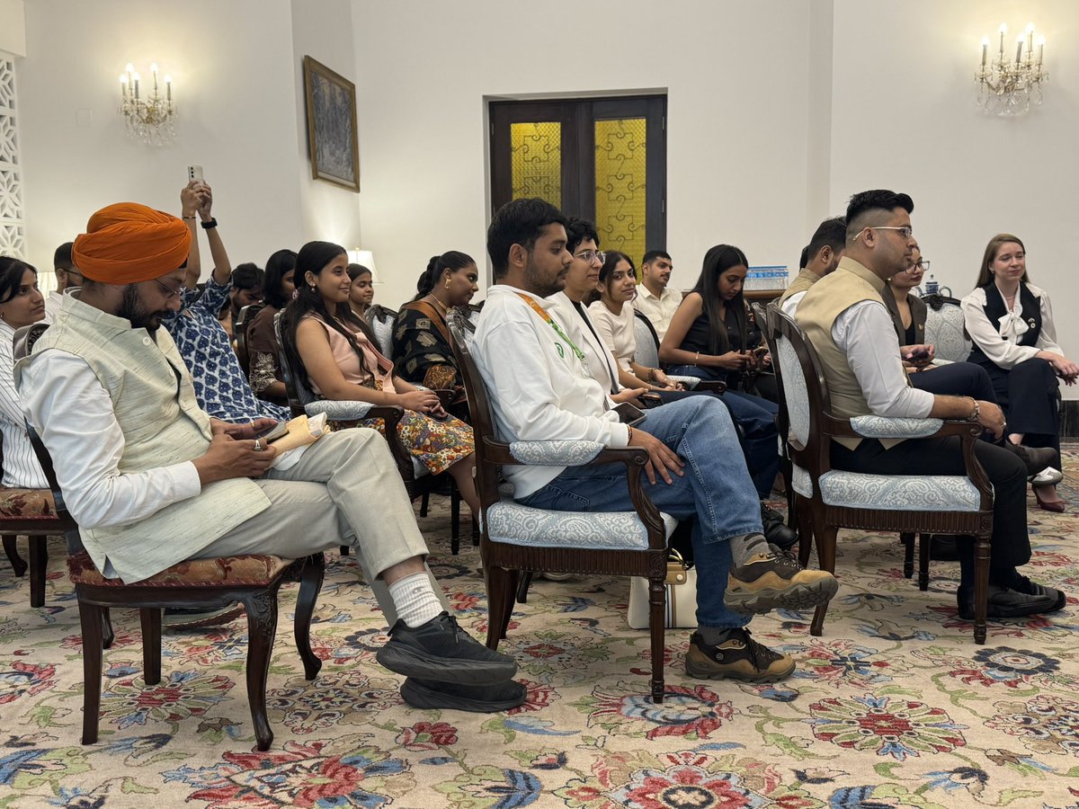 RusEmbIndia's tweet photo. 🇷🇺🇮🇳 On September 23, #Russia diplomats met at the Embassy with #Indian delegates who had returned from the International Youth Festival 2026 held in #Yekaterinburg
More: https://t.co/I2iGBPcZnP https://t.co/aO7WDfAegg