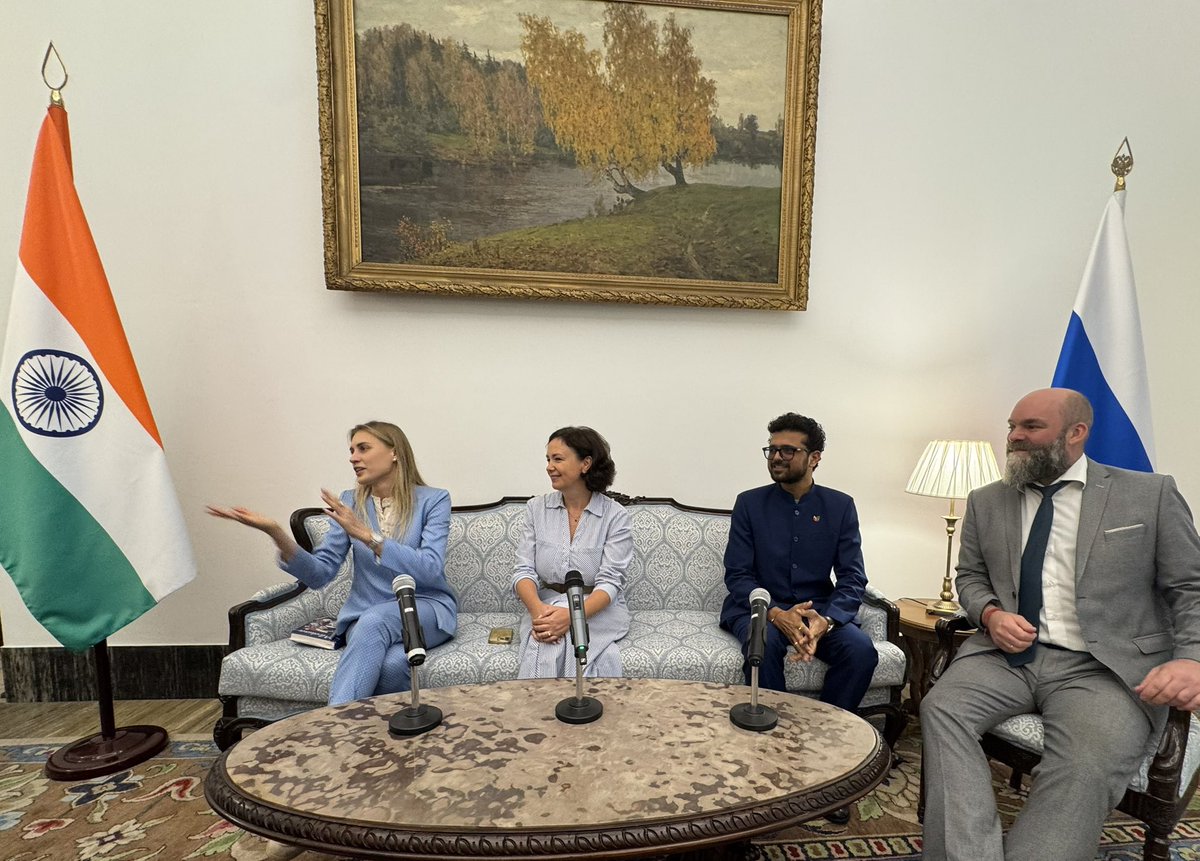 RusEmbIndia's tweet photo. 🇷🇺🇮🇳 On September 23, #Russia diplomats met at the Embassy with #Indian delegates who had returned from the International Youth Festival 2026 held in #Yekaterinburg
More: https://t.co/I2iGBPcZnP https://t.co/aO7WDfAegg
