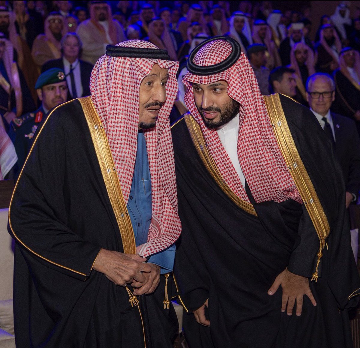 SaudiNews50's tweet photo. عاجل:

وجّه خادم الحرمين الشريفين الملك سلمان بن عبدالعزيز آل سعود -أيده الله-، بناءً على ما عرضه صاحب السمو الملكي الأمير محمد بن سلمان بن عبدالعزيز آل سعود ولي العهد رئيس مجلس الوزراء -حفظه الله-، بإطلاق اسم الملك عبدالعزيز على جامع سيتم تنفيذه شمال مدينة الرياض، وتخصيص أرض تبلغ مساحتها 88 ألف متر مربع على امتداد طريق الملك عبدالعزيز لإقامة الجامع.

 ويأتي إطلاق اسم الملك عبدالعزيز بن عبدالرحمن آل سعود -طيب الله ثراه- على الجامع ترسيخًا لإرثه الوطني وما سطره من منجز تاريخي في توحيد المملكة، واهتمامه -رحمه الله- ببناء الجوامع والمساجد في جميع مناطق المملكة.
 
-