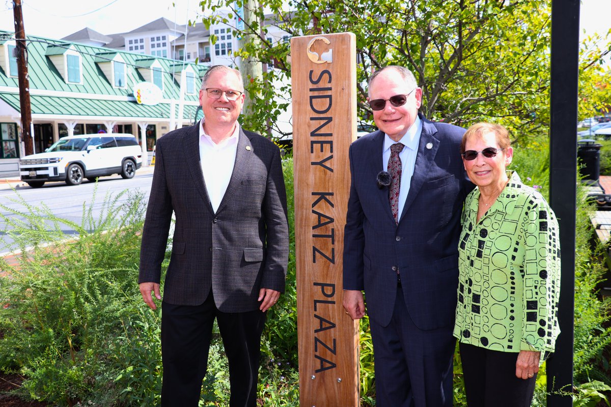 GburgMD's tweet photo. @MC_Council_Katz Plaza is officially dedicated! Honoring nearly five decades of service that helped shape Gaithersburg’s growth while preserving Olde Towne’s character. 💙✨

Read more: https://t.co/raTef7tQSf https://t.co/S6a9ShgJw3
