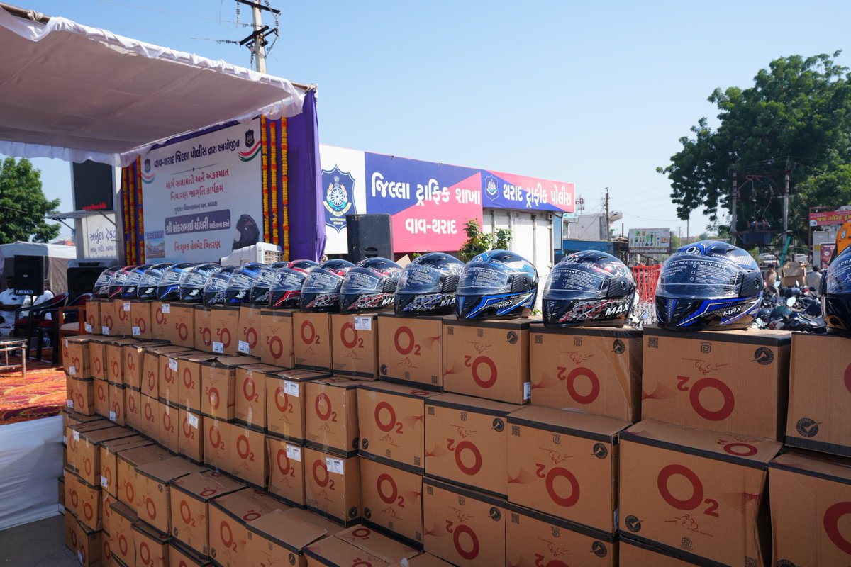 ChaudhryShankar's tweet photo. Helmets were distributed by the Vav-Tharad District Police family in Tharad to promote responsible driving. https://t.co/J6rqTX4tqQ