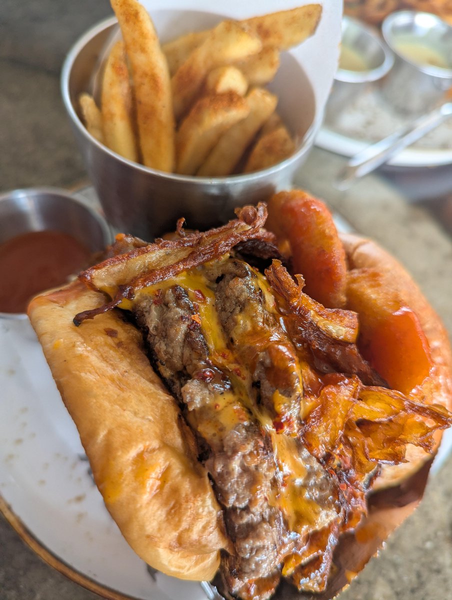 homevsfastfood's tweet photo. [I ate] the juiciest borgir
#burgerlover #juiciestbite #borgir #foodiegram #instafood #homecooking #food #recipes #foodpic #foodie #foodlover #cooking #hungry #goodfood #homecookingvsfastfood https://t.co/NxQOU1AP66