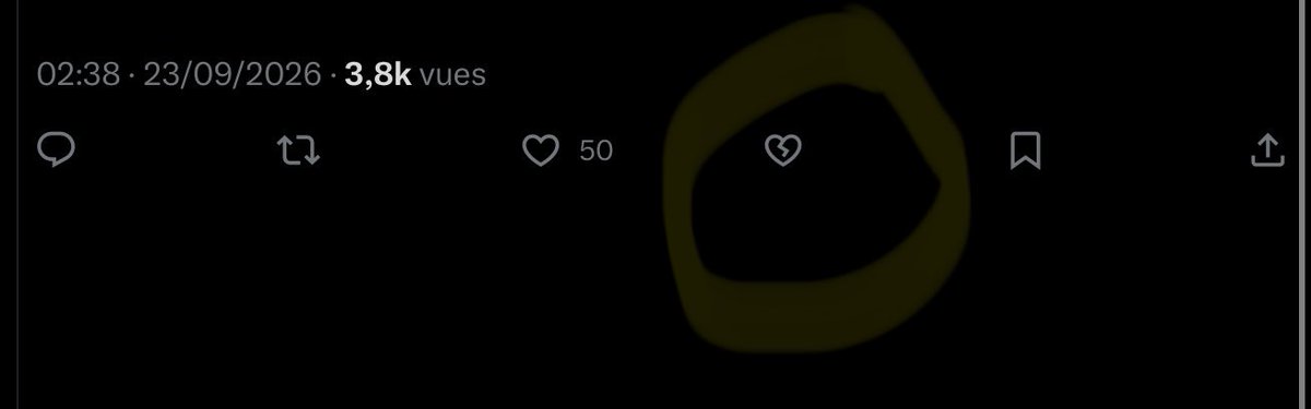 Lisalb08's tweet photo. wsh c quoi ce nouveau bouton ????? https://t.co/t4sc4tLA7d