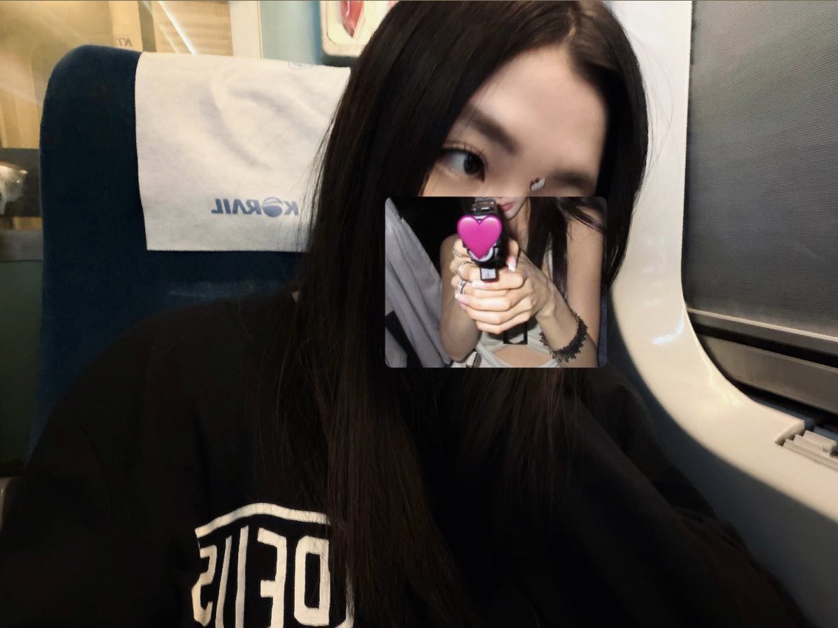 ekv3o's tweet photo. 18프로 가로셀카 완전 야르릉 🤳🏻💕💕💕💕💕
얼굴다가려놓고뭘보라는거냐는악플은ㄴㄴ https://t.co/Wyw2LwV1QD