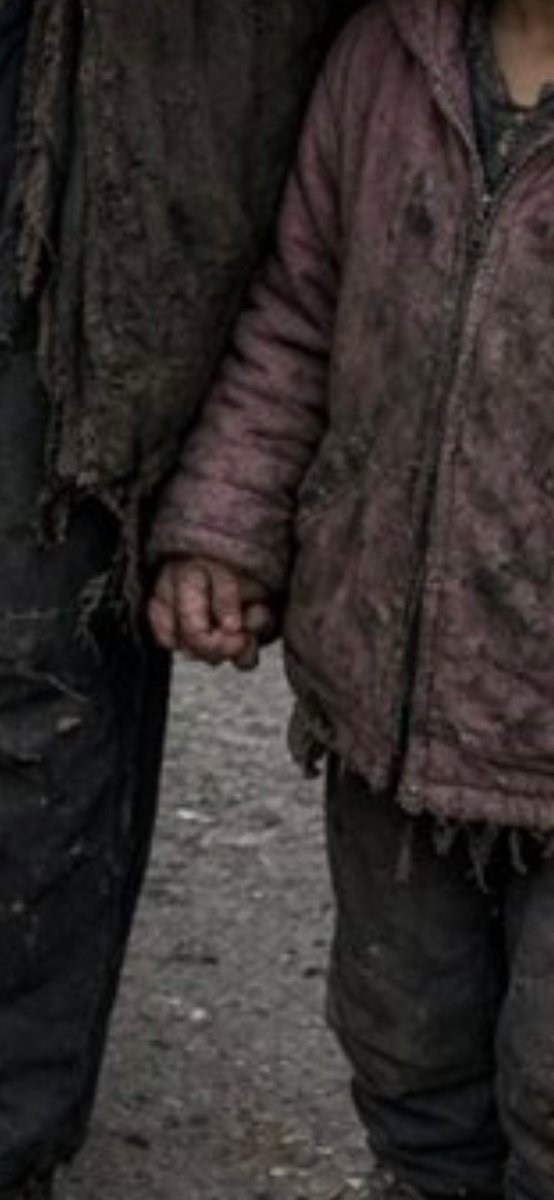 Matthew24318670's tweet photo. @HankDesmondPhD What the fuck is that cause its not a human hand.  I think this is ai just like you you old piece of shit mussad agent https://t.co/DyOI7JqMp2