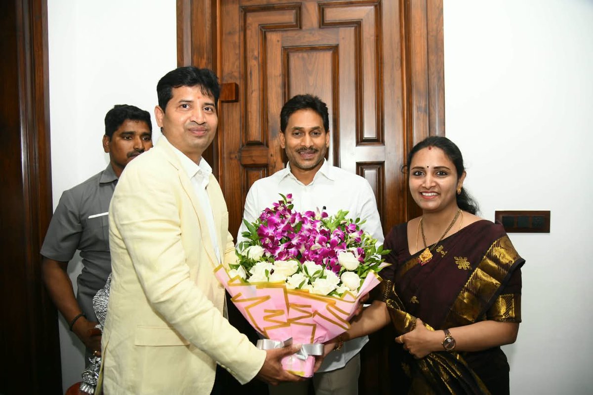 BALARAJUP8's tweet photo. జగనన్న ఆత్మీయ కలయిక మరింత ఉత్సాహాన్ని, బాధ్యతను పెంచింది: ఉలాల భారతి యాదవ్.. https://t.co/9I3aPjiCSx