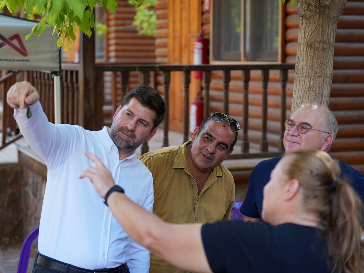 aliboltac's tweet photo. Orta Toroslar Tarihöncesi Araştırmaları (OTTA) ekibiyle bir araya gelerek bölgemizde yürütülen çalışmaları değerlendirdik.

Dr. Öğr. Üyesi Orkun Hamza Kaycı başkanlığında sürdürülen proje, Tarsus’un kuzeyindeki dağlık alanlarda geçmişin izlerini gün yüzüne çıkarıyor. Mağaralardan kaya sığınaklarına, taş alet buluntularından kaya resimlerine uzanan çalışmalar; Tarsus’un tarih öncesi dönemlerine ışık tutarken kentimizin sahip olduğu arkeolojik potansiyeli de ortaya koyuyor.

Bu değerli çalışmaya emek veren tüm araştırmacılara teşekkür ediyor, başarılar diliyorum.
