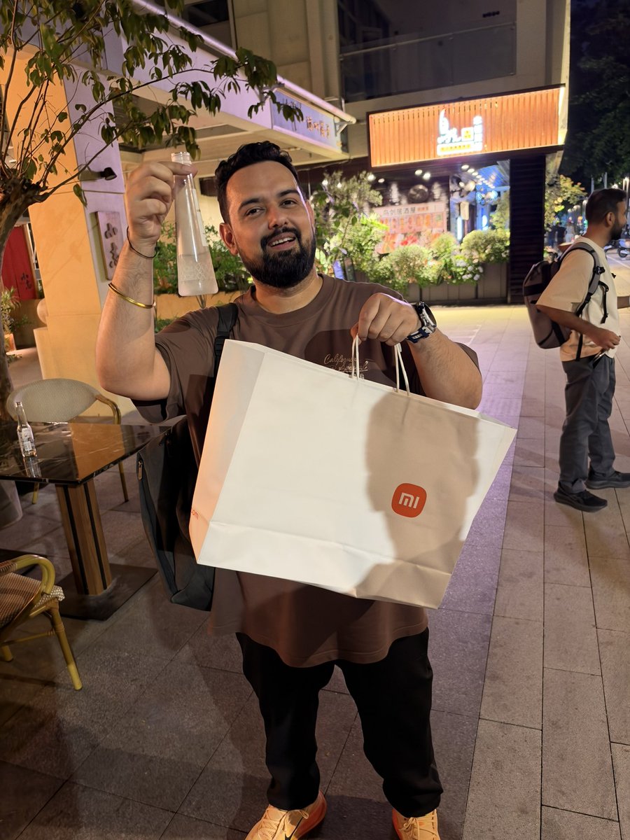 callmeshazzam's tweet photo. India contact @KaroulSahil for xiaomi 18 Pro Max https://t.co/mTnDqmqRI7