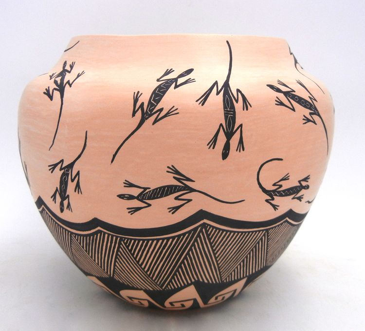 palmstrading's tweet photo. Did You Know...? Clay used to create #NativeAmerican pottery differs from place to place, even within a region.
Jar by #Acoma potter Sharon Stevens. https://t.co/icqHe1IUnJ