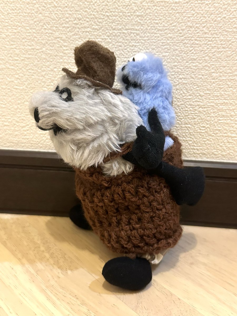 same32_hamisun's tweet photo. おじいにオーバーオールを編みました。
とってもデカパンになりました。
安定のハイウエスト。
そろそろおじいからクレーム入るな。 https://t.co/vrFVcVQsHL