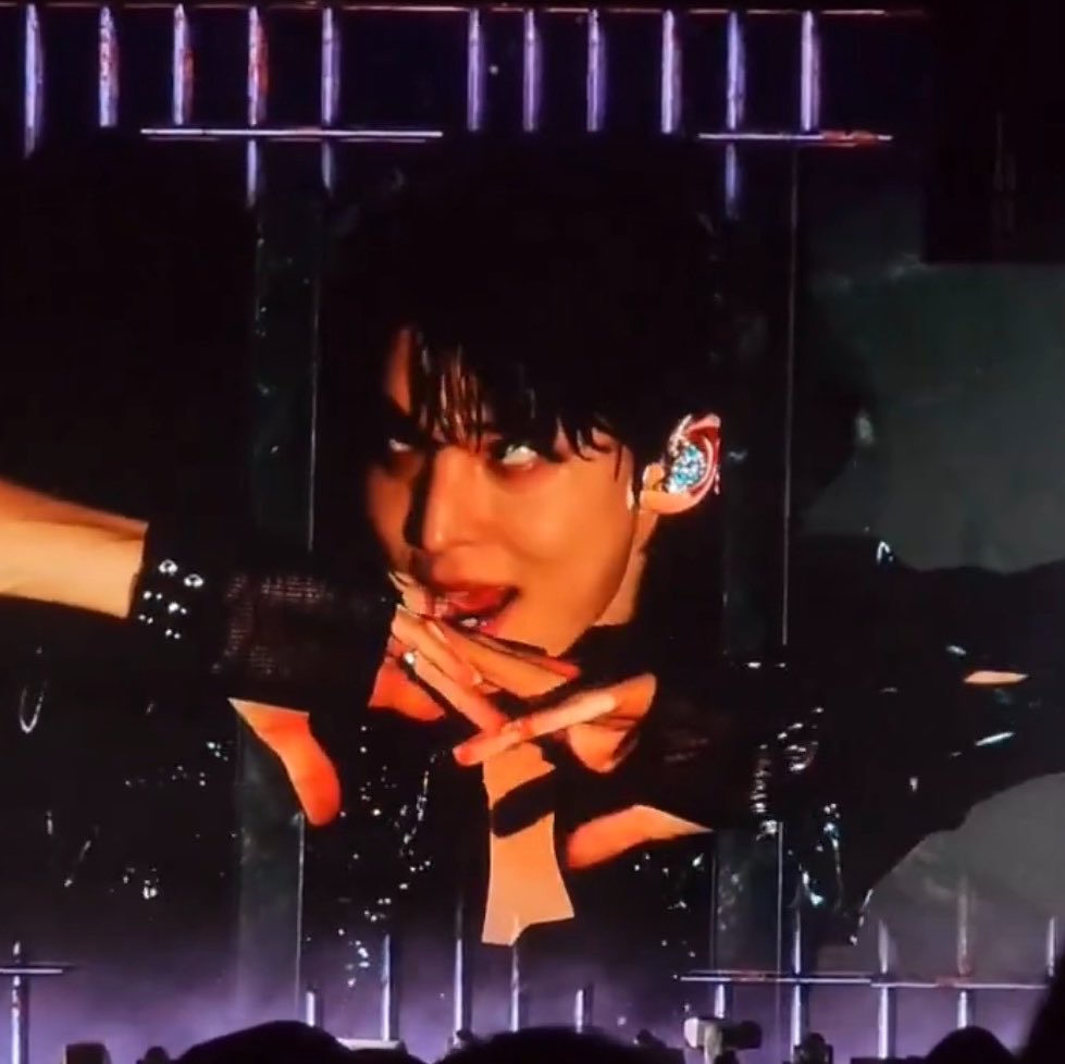 oraiyoung's tweet photo. i love when yunho looks like he’s about to kill someone https://t.co/LX5ZNCfOcz
