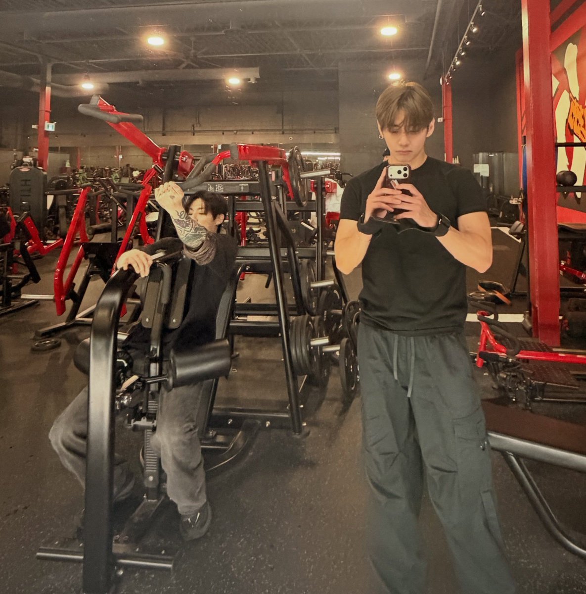 Taekoomania's tweet photo. 🐻🐰💪🏼 https://t.co/GqESgVBp7N