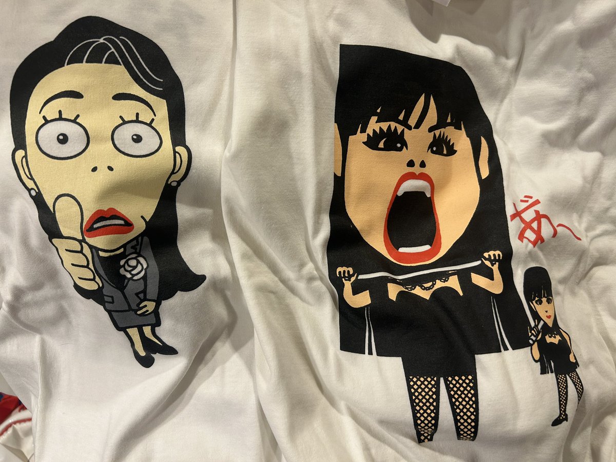 WORLDJAPAN's tweet photo. 「いまは着ないけど、何年か寝かせたらいい味わいが出るはず」と思って買っておいたTシャツが、実際そうなりつつある。 https://t.co/YQuYUd1Sjh
