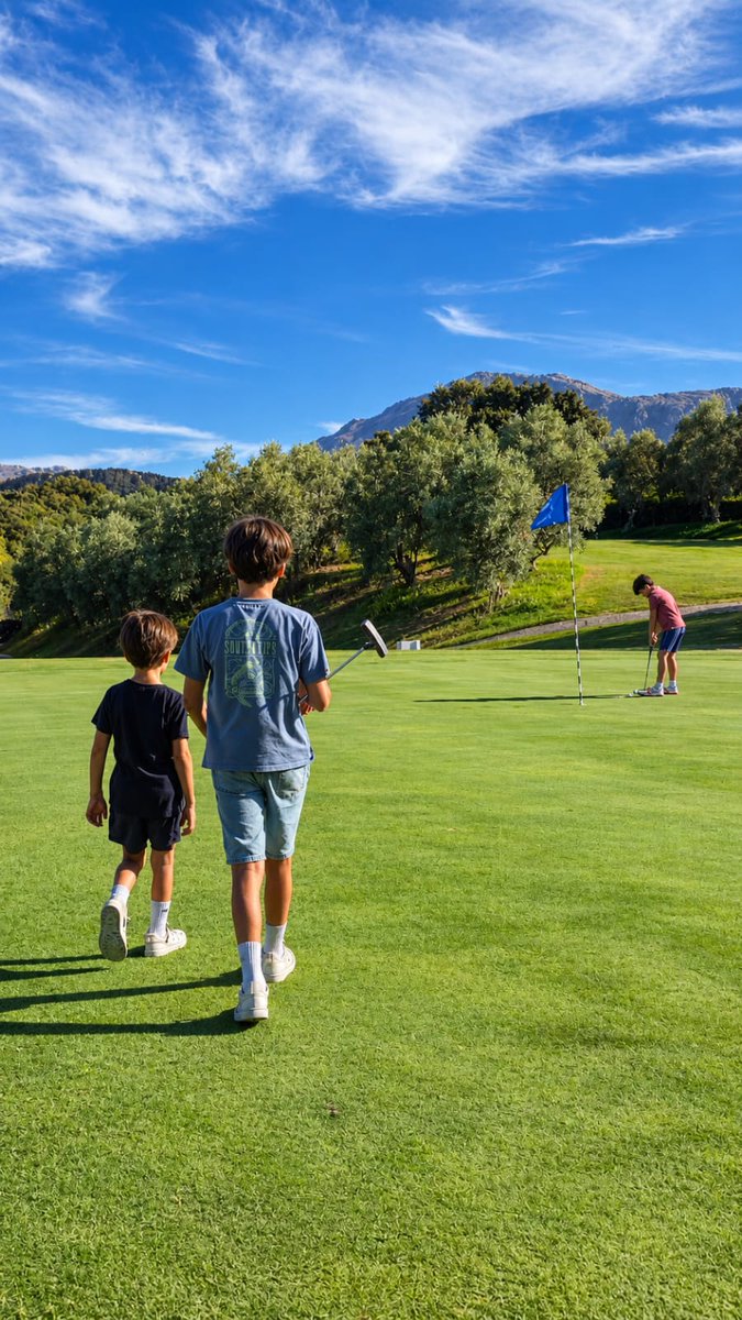 AntequeraGolf's tweet photo. 🏌️‍♂️⛳ ¡Ya están en marcha los cursos subvencionados de la @rfegolf en #AntequeraGolf!

Las sesiones estarán dirigidas por nuestro director - técnico deportivo, trabajando técnica, juego corto, putt y situaciones reales de campo.

💚 Aprender, disfrutar y seguir creciendo en golf. https://t.co/59VXTyjrx6