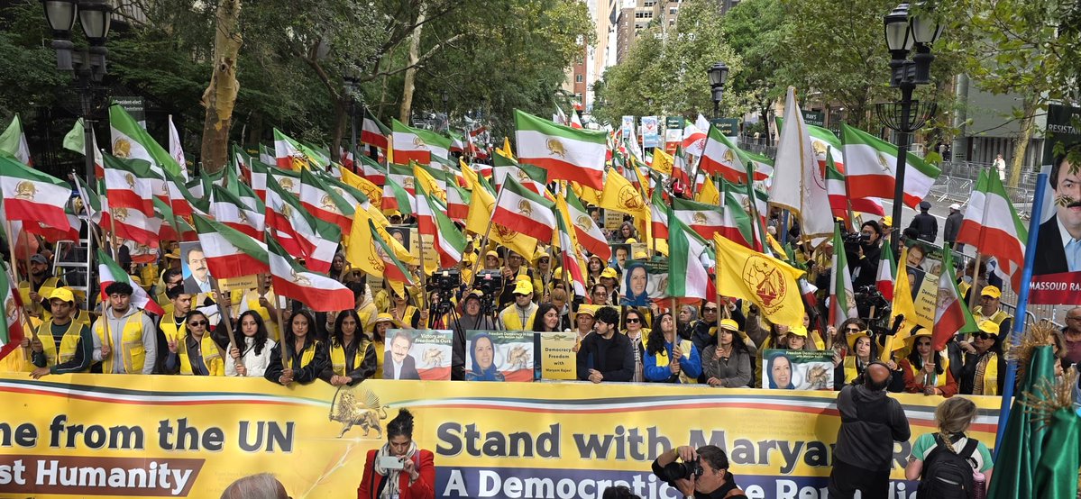 Rajavi_Iran_A's tweet photo. الغلاء والأزمات الاقتصادية أدت إلى احتقان اجتماعي واسع واحتجاجات يومية. ورغم سياسات القمع والترهيب، تواصل وحدات المقاومة والسجناء السياسيّون نضالهم والدعوة للانتفاضة لإسقاط الاستبداد.
#FreeIran2026NYRally
#UNGA https://t.co/fw68P8r6tD