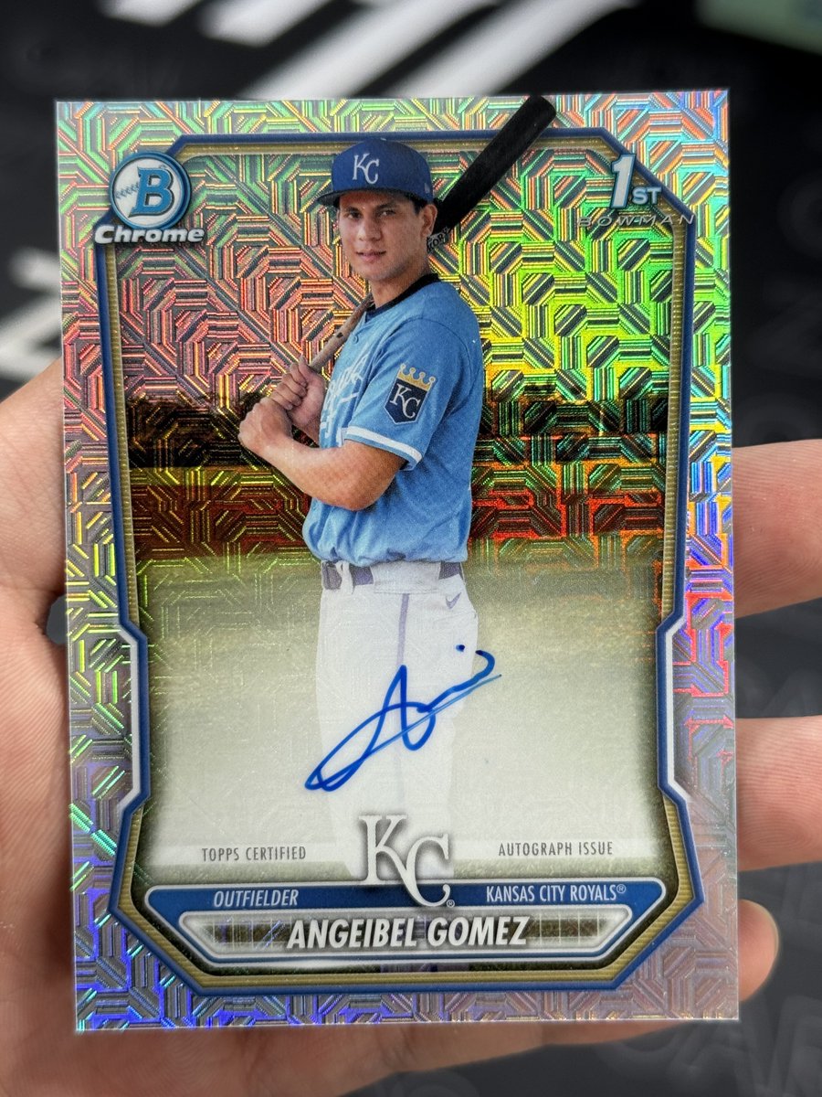 LiangRui78313's tweet photo. @JLindy880 @CardPurchaser Look at mine. https://t.co/S2LegcOF1Y