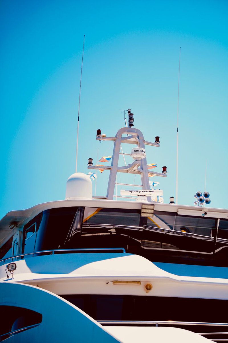 Bethtpeace's tweet photo. Today’s summer-reset feeling came from swim break: sun-warmed teak waiting above, with dropping straight into cool water keeping everything relaxed and natural. #BoatVibes #PerfectDay https://t.co/L3oHcFShBl