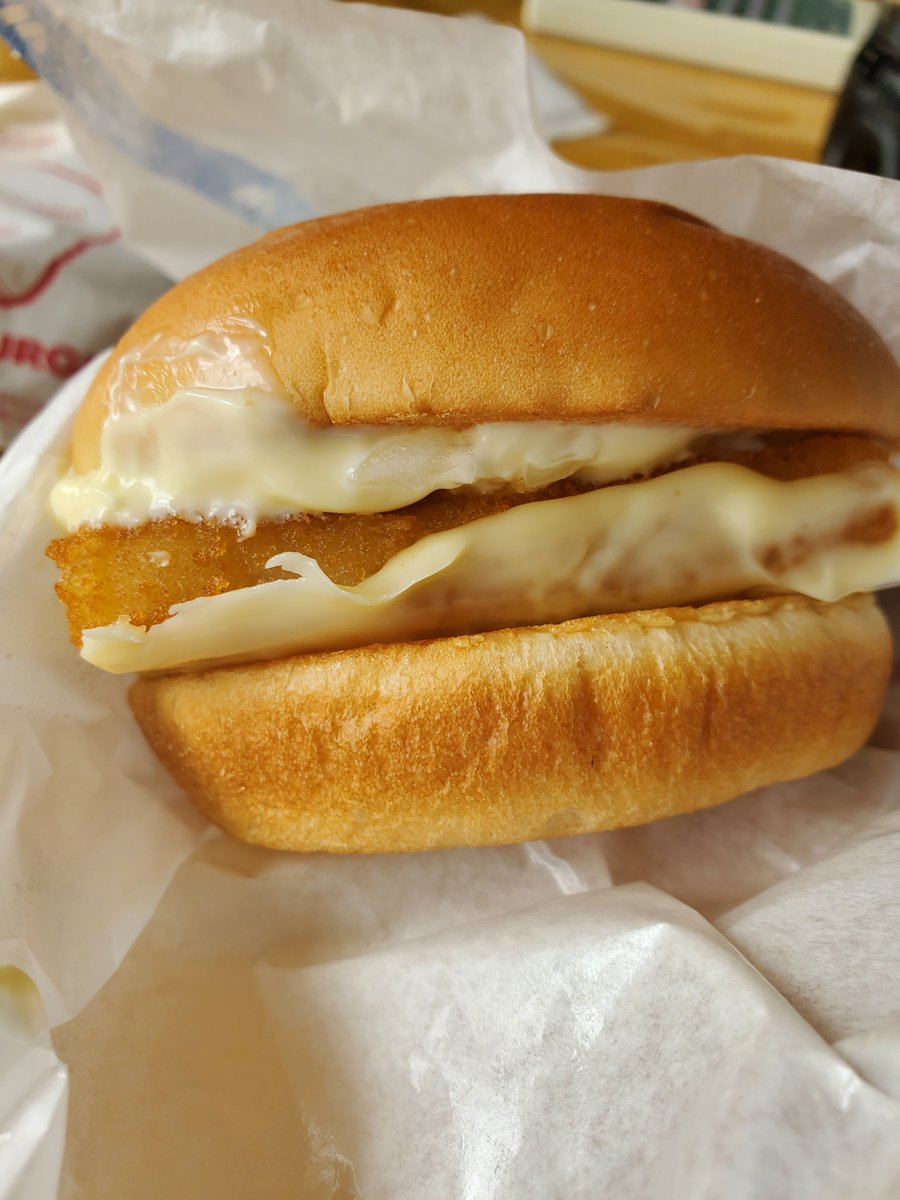 mkt_talisker's tweet photo. アメトーーク見て、
久々モスバーガーへ(笑)
初バーガー2品…美味しいわ
…ってライスは食べた事あったわ

でもトマトとレタスが無いのは、
ちと寂しさ(^-^;

スタッフさんにアメトーークで来た事
言ってしまい恥ずかし(笑)

その話してたら…クジ言われなかったな(笑)でも美味しかったからよし!! https://t.co/fvpSNlzvu7