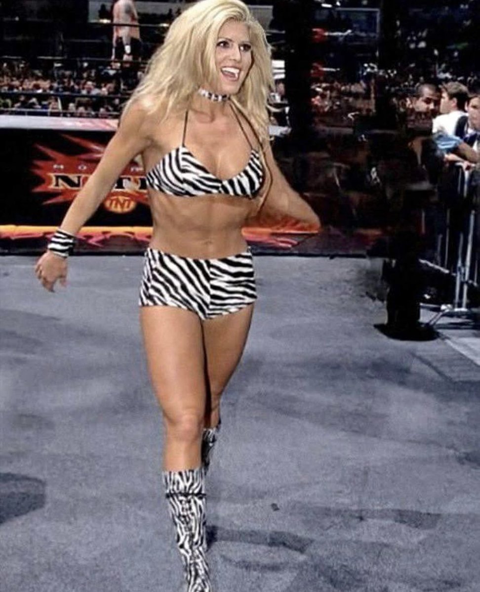 WWEBabes32's tweet photo. https://t.co/zyodrbrgSP