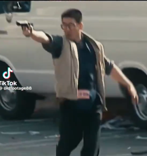 RoofKorean7's tweet photo. Friday, May 1st. 1992 (Day 3) - The Battle for Koreatown

"Why are you shooting with a pistol, David?"
"We ran out of rifle rounds, Tony."

I wish we knew each other then.  I would've helped squashed that nonsense within an hour. https://t.co/yKrXr4uKzR