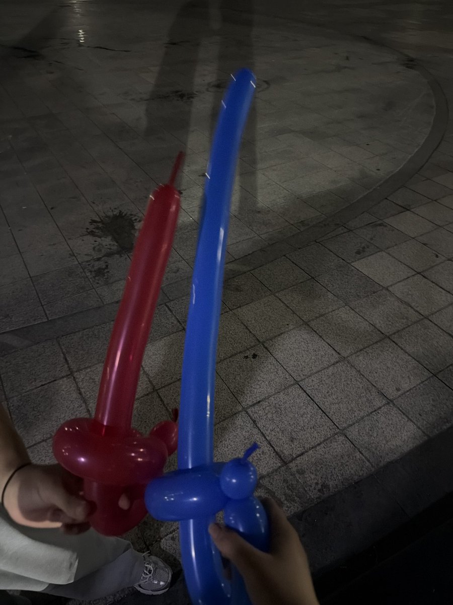 0_OC0o's tweet photo. 오늘 공부하다가 번아웃 와서 풍선 만듦 https://t.co/9uS8ReKPfS