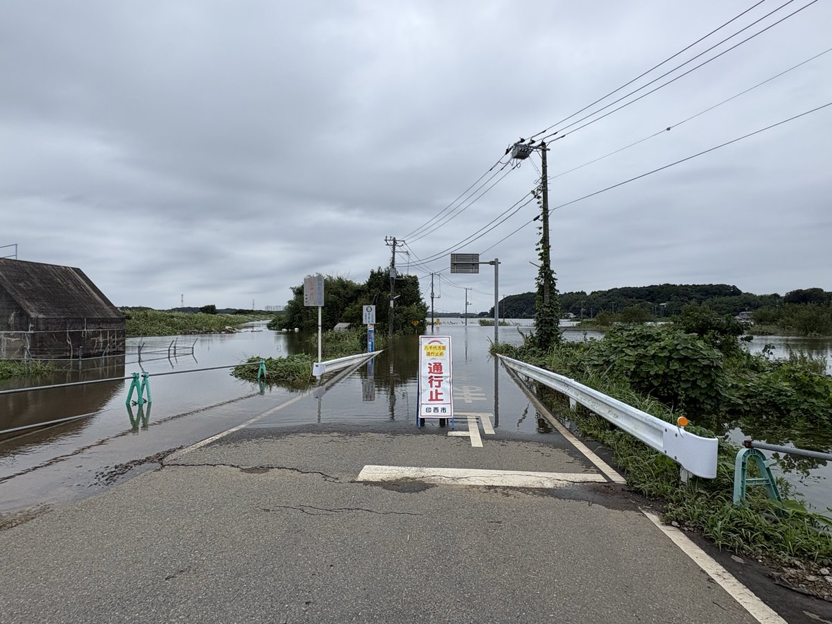Jefflovely2014's tweet photo. @ShinagawaJP @WATAstratos358 ちなみに、西印旛沼は「千葉豪雨」水没しました。
（千葉豪雨では64号道そのものは冠水しなかったようですが）
県道64号から見た北西の西印旛沼の写真をどうぞお納めください。 https://t.co/shVApYSNog