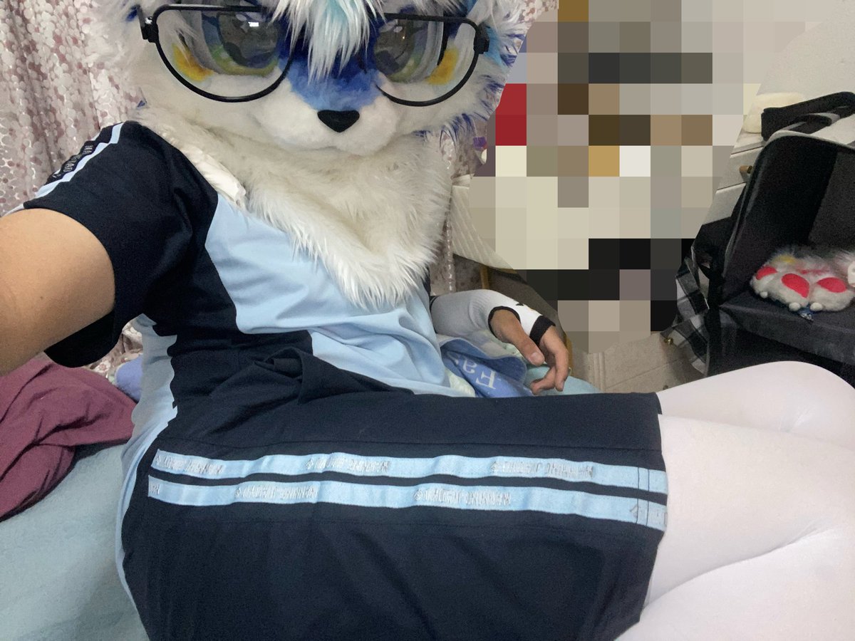 QingYefurry's tweet photo. 晚上我要去查寝喽～ 要好好遵守宿舍的规章制度哦！ #furry #小兽太 #无聊 https://t.co/UZwM6W2AjJ