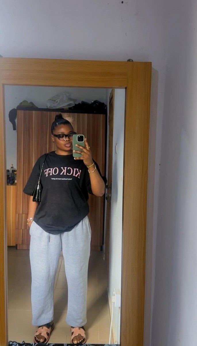 HerRoyally's tweet photo. Very Sweet, Calm ,Pretty ,Unbothered,Dangerous Woman .🫠😋 https://t.co/qUp9auPR7m