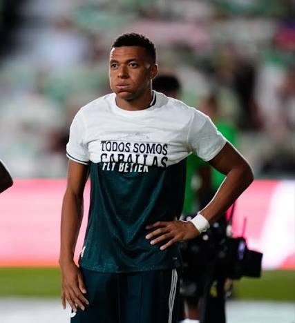 Nanosecso's tweet photo. Ponerte una camiseta de apoyo a los ceutis no, pero que tú mejor amigo sea un presunto violador marroquí sí

Crack !!!! 👏👏👏 @KMbappe https://t.co/Df7Xpz7NDI