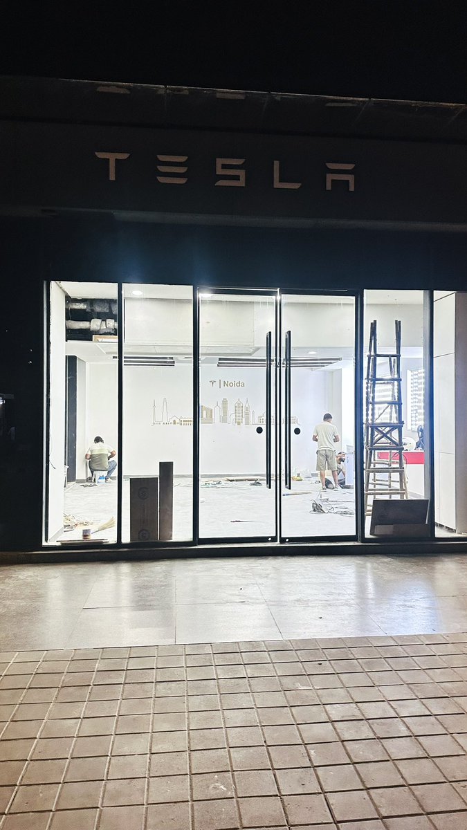 SSSarthakSharma's tweet photo. #tesla #noida showroom coming up.

📍Skymark One, Sector 98, Noida
@NoidaUpdatesX

@Tesla_India #apple #india https://t.co/b674gVOhmR